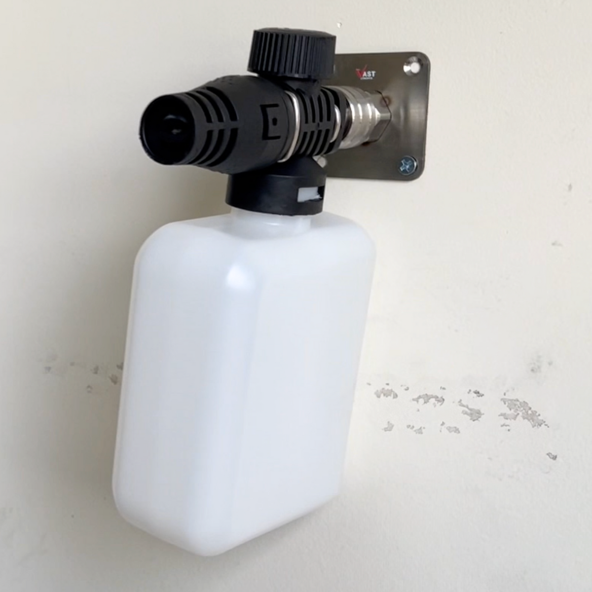 Autonix Foam Cannon Mount Quick-Lock V1 Holder installed on wall